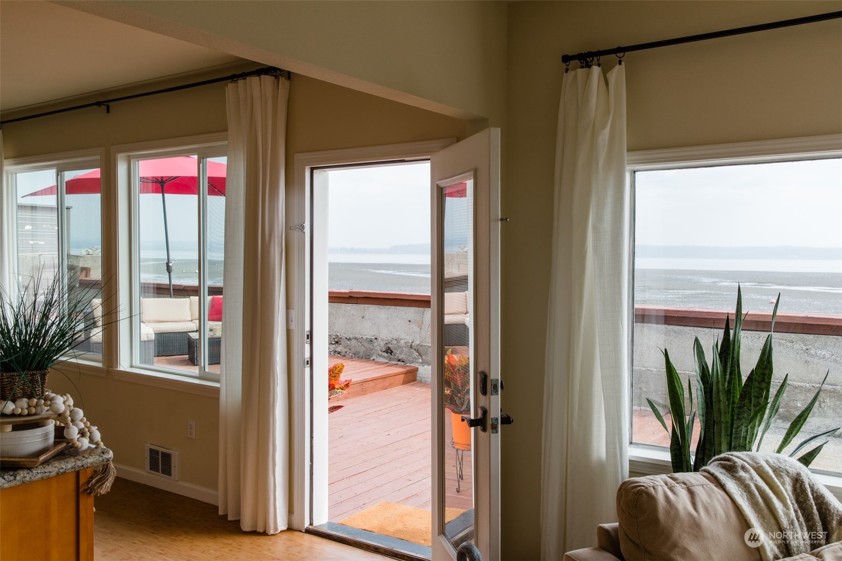 227 Iverson Road Camano Island, WA 98282 - Photo 10 of 35 Gallery Image 10