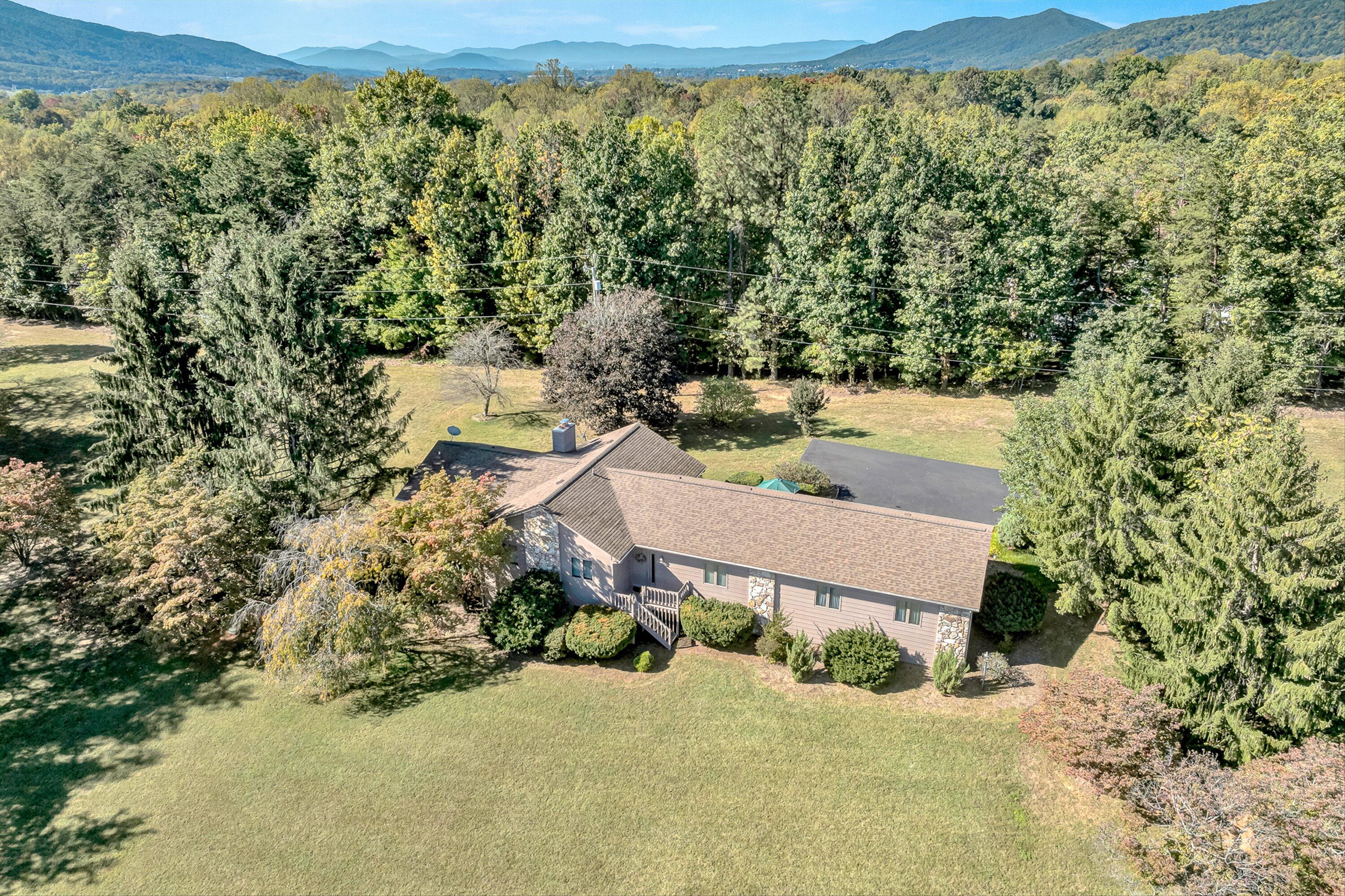 311 Foxcroft Drive Blue Ridge, VA 24064 - Photo 4 of 46 04-VM-0858