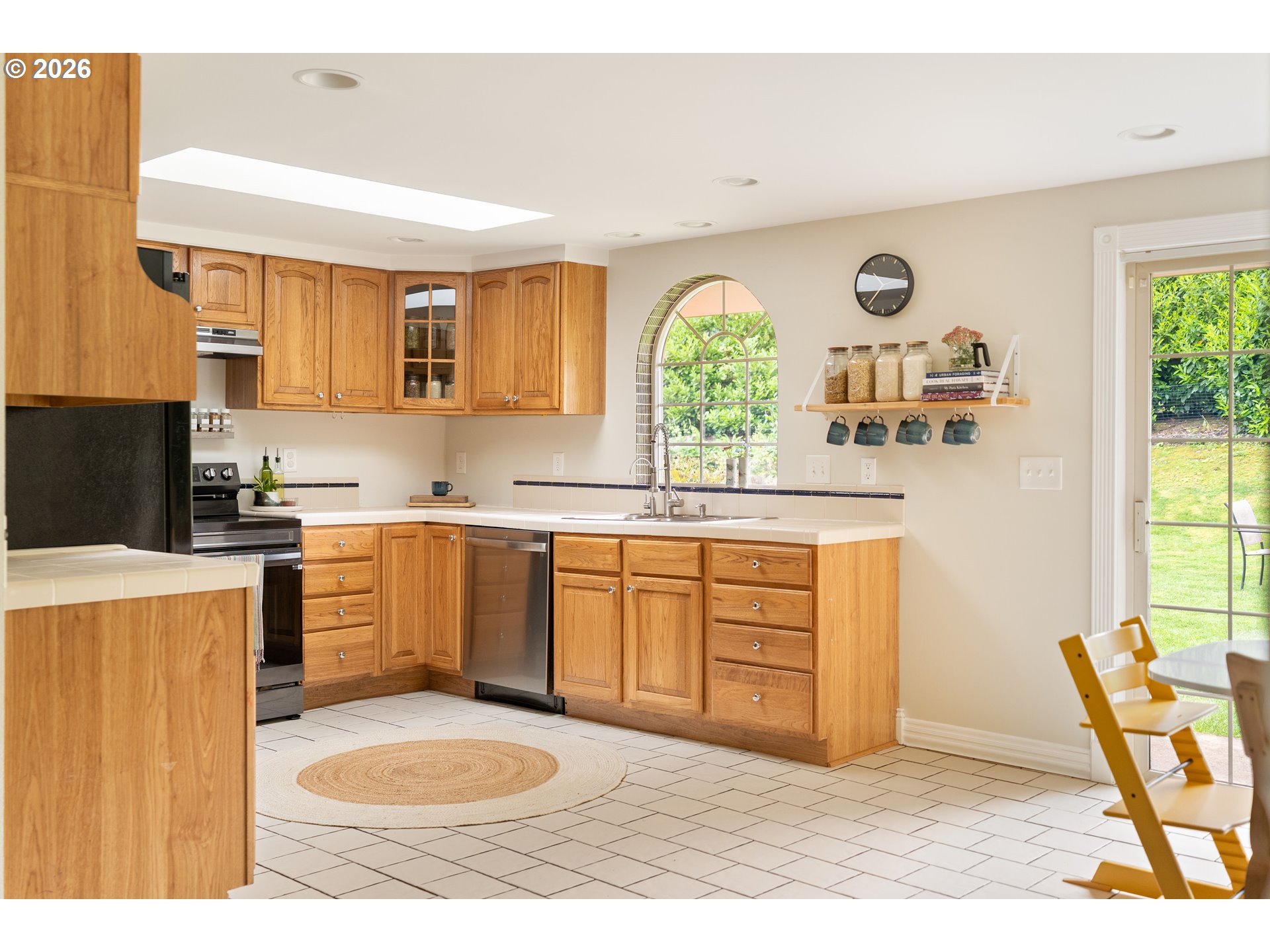 5010 Southwest Maplewood Road Portland, OR 97219 - Photo 10 of 36 Gallery Image 10