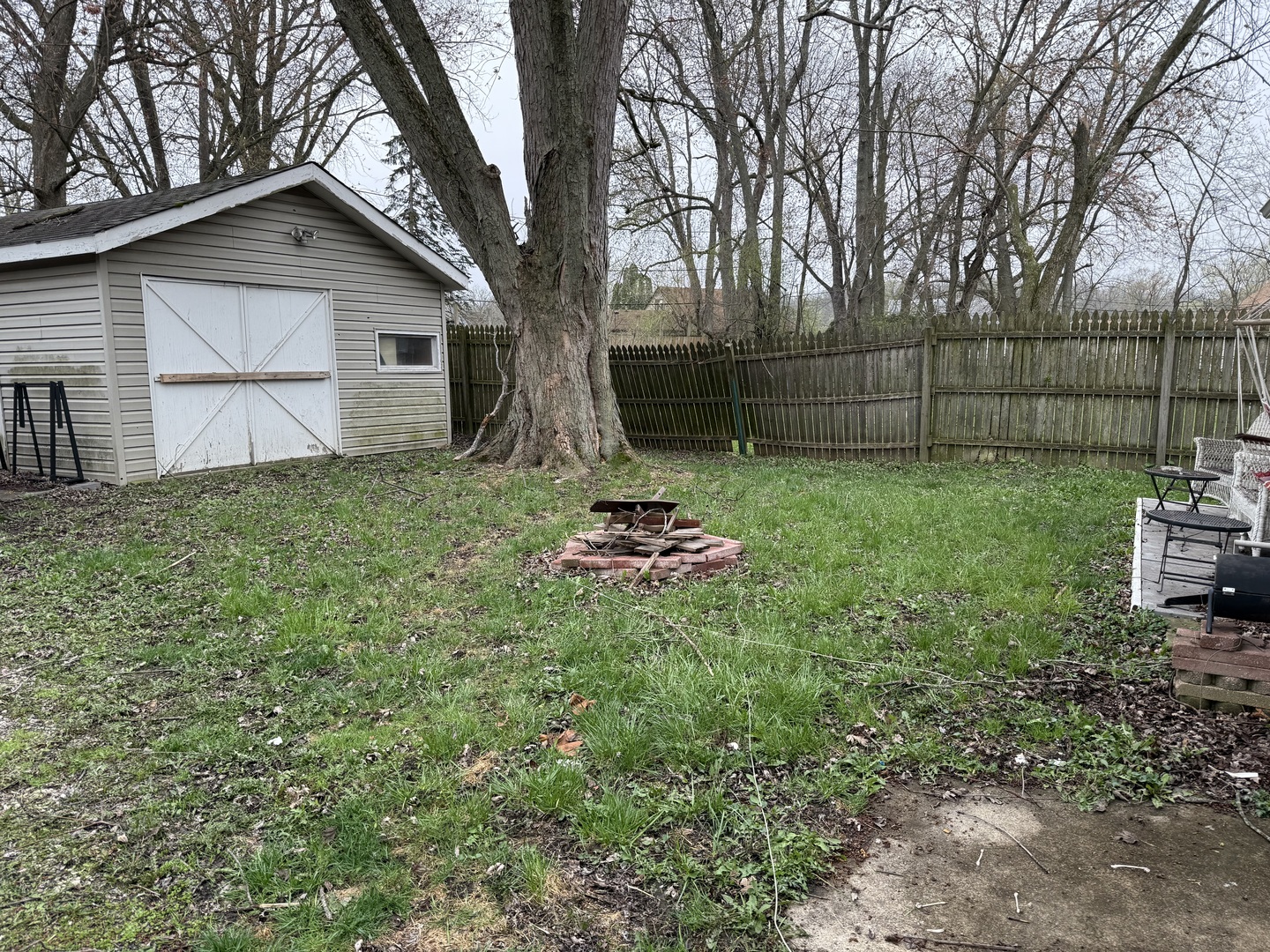 54 Apache Street Park Forest, IL 60466 - Photo 16 of 21 a house view with a garden space
