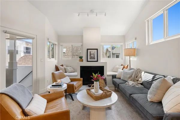 $9,500 | 617 1/2 Acacia Avenue, Corona del Mar, CA 92625