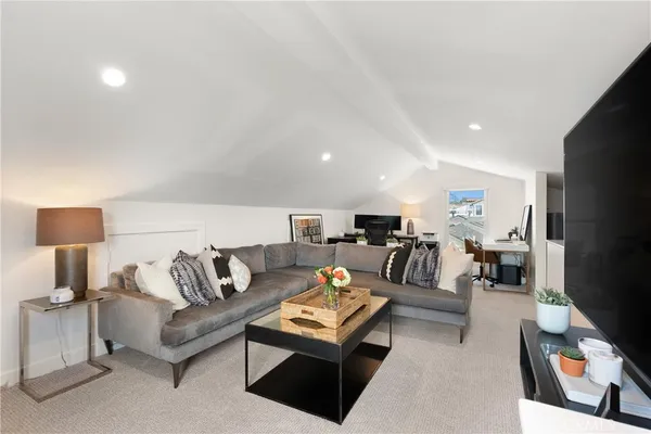 $9,500 | 617 1/2 Acacia Avenue, Corona del Mar, CA 92625