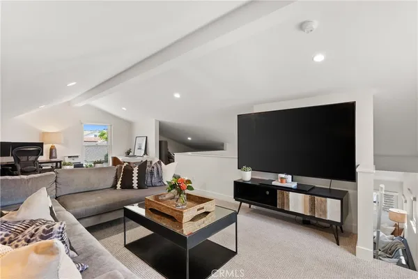 $9,500 | 617 1/2 Acacia Avenue, Corona del Mar, CA 92625
