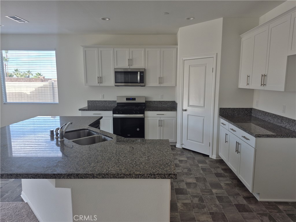 27191 Denali Peak Road Menifee, CA 92586 - Photo 4 of 19