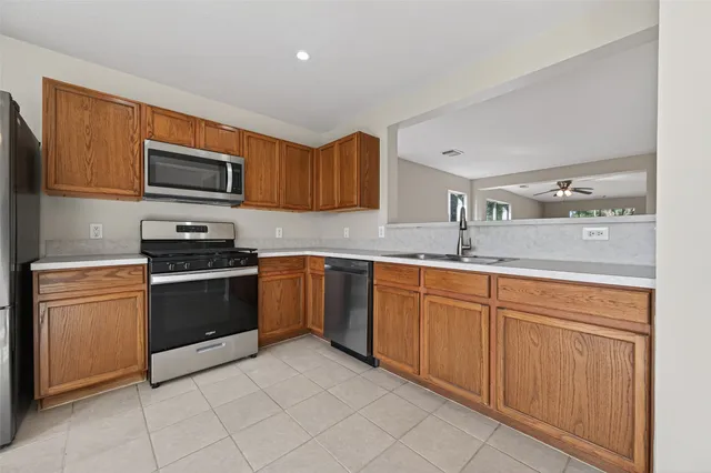 $2,100 | 1319 Emilee Court, Rosenberg, TX 77471