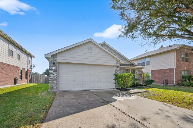 $2,100 | 1319 Emilee Court, Rosenberg, TX 77471
