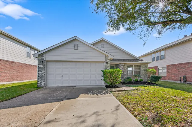 $2,100 | 1319 Emilee Court, Rosenberg, TX 77471