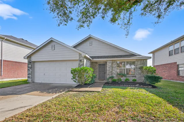 $2,100 | 1319 Emilee Court, Rosenberg, TX 77471