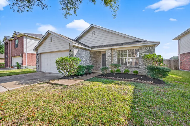 $2,100 | 1319 Emilee Court, Rosenberg, TX 77471