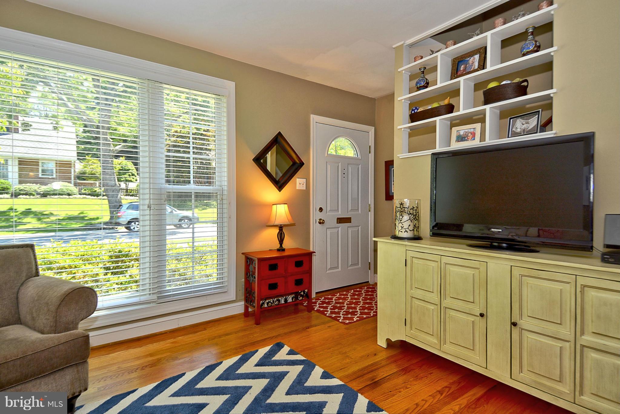 4712 Edgefield Road Bethesda, MD 20814 - Photo 2 of 26 Entry