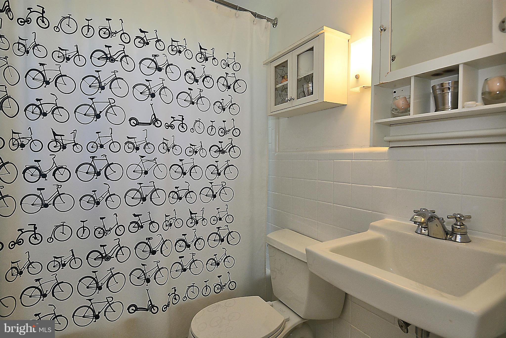 4712 Edgefield Road Bethesda, MD 20814 - Photo 16 of 26 Bath - Main Level