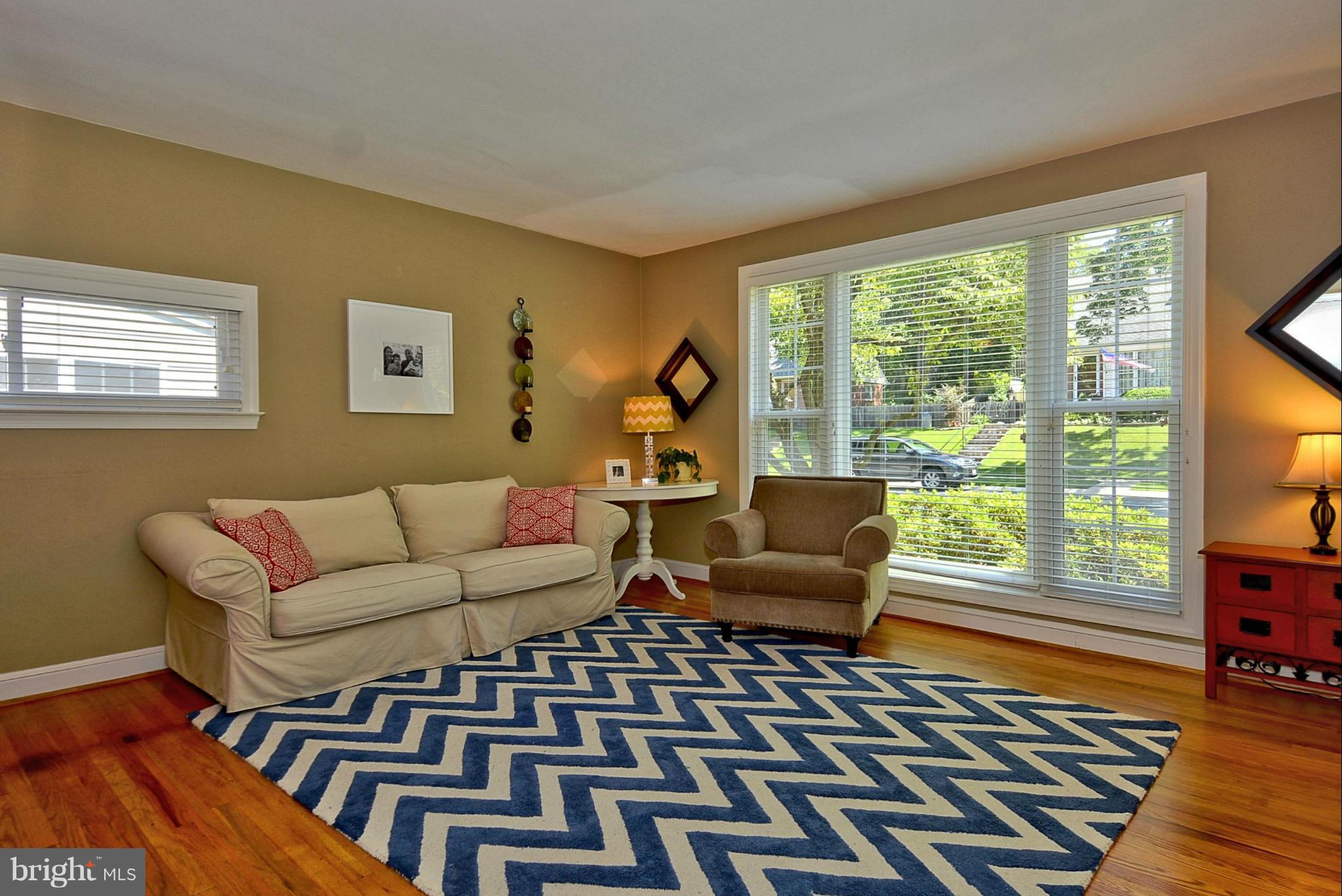 4712 Edgefield Road Bethesda, MD 20814 - Photo 3 of 26 Living Room