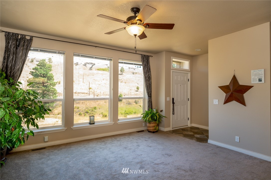 3111 Bettas Road Cle Elum, WA 98922 - Photo 13 of 21 a view of room with window and ceiling fan