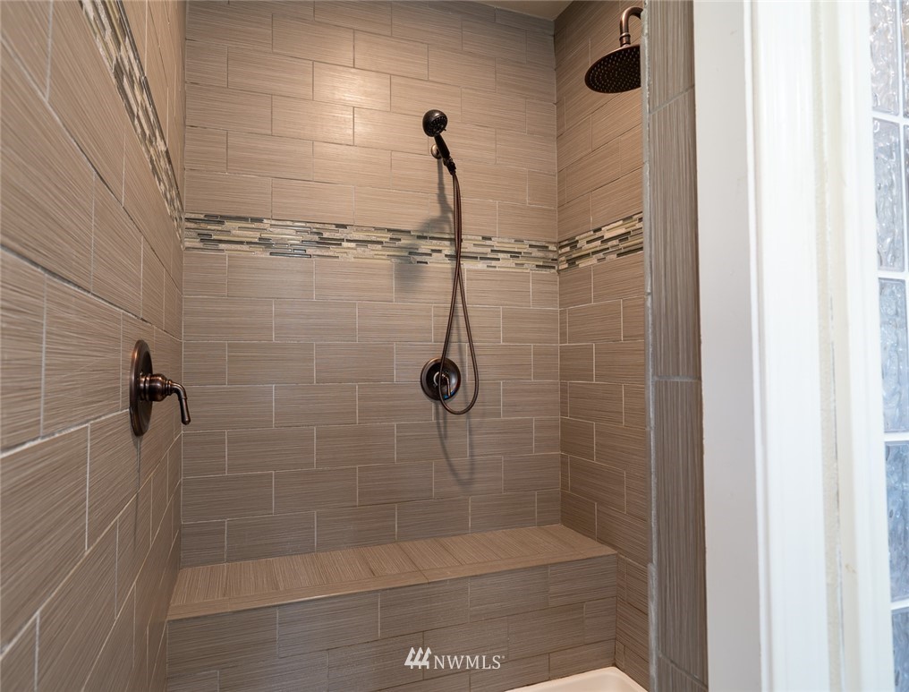 3111 Bettas Road Cle Elum, WA 98922 - Photo 17 of 21 a bathroom with a shower