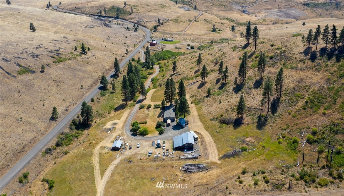 3111 Bettas Road Cle Elum, WA 98922 - Photo 3 of 21 a view of painting on the wall