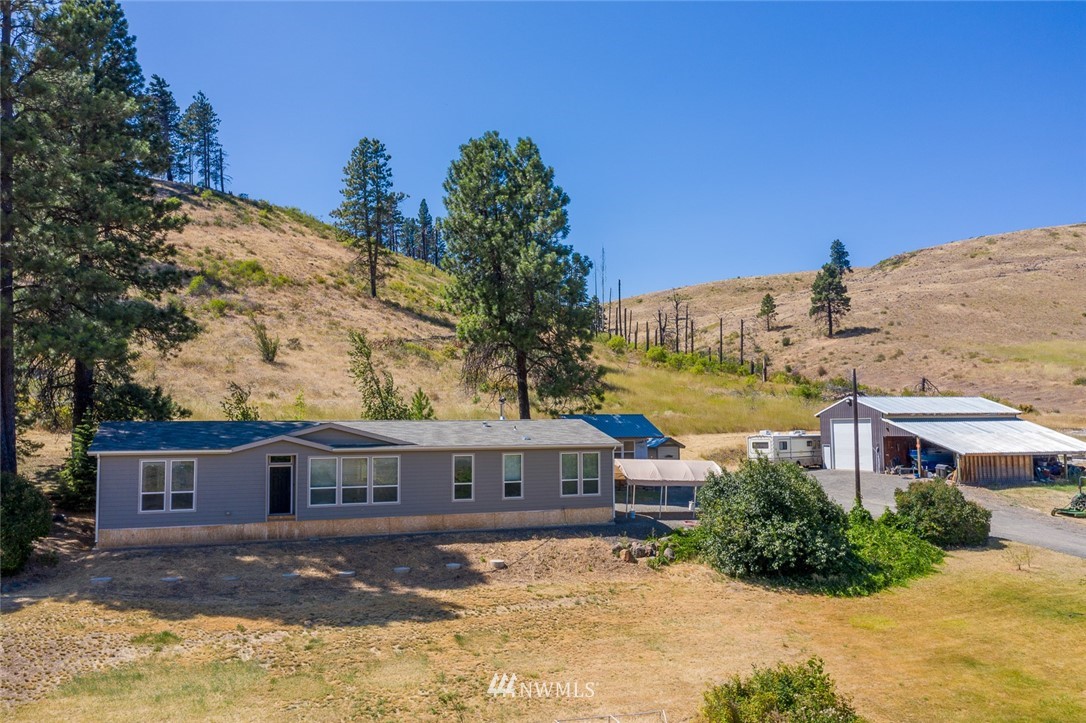 3111 Bettas Road Cle Elum, WA 98922 - Photo 4 of 21 a front view of a house with a yard