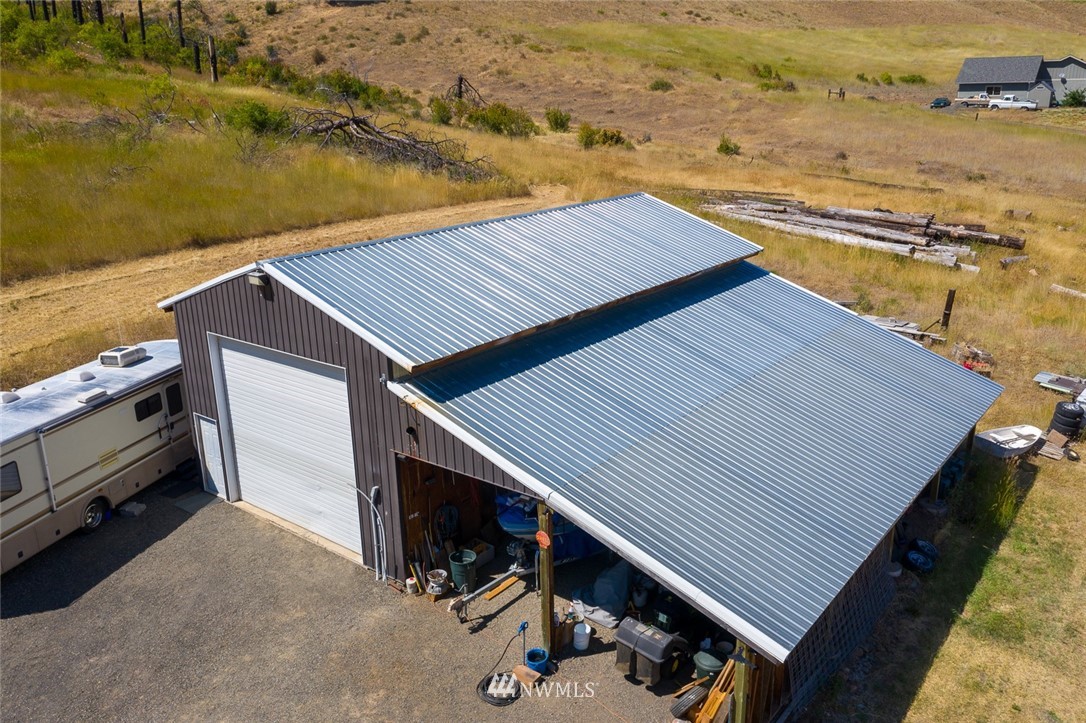 3111 Bettas Road Cle Elum, WA 98922 - Photo 7 of 21 a view of a terrace with wooden floor and lake view