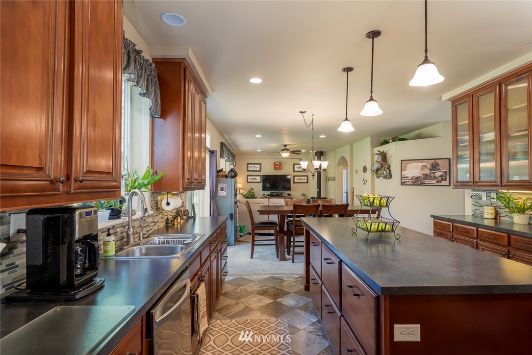 3111 Bettas Road Cle Elum, WA 98922 - Photo 9 of 21 a kitchen with counter space appliances and seating
