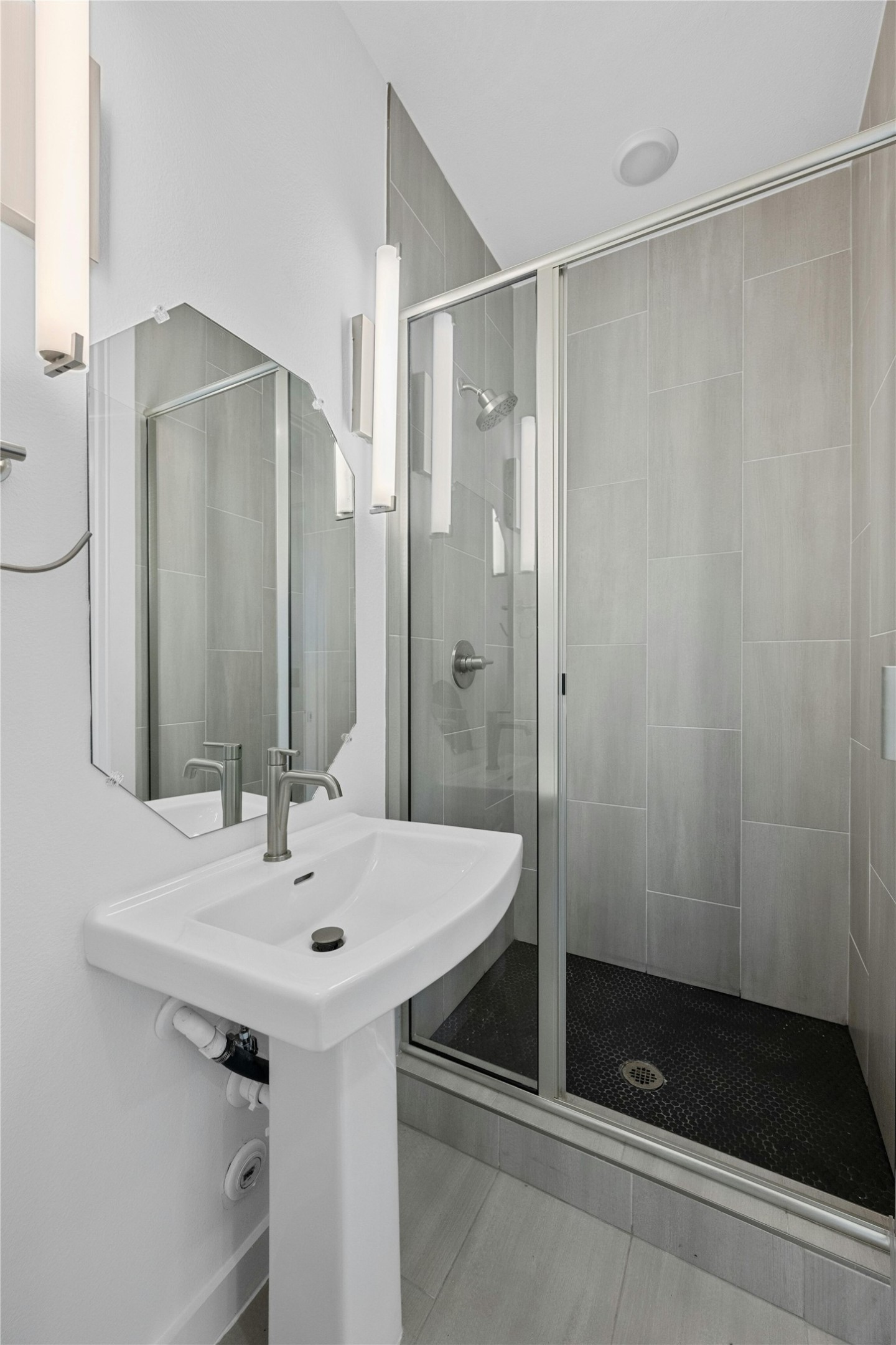 6825 Wolfcreek Pass, Unit 2 Austin, TX 78749 - Photo 23 of 34 a bathroom with a sink and a mirror
