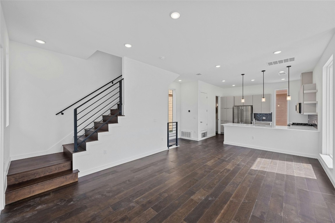 6821 Wolfcreek Pass, Unit 2 Austin, TX 78749 - Photo 3 of 34