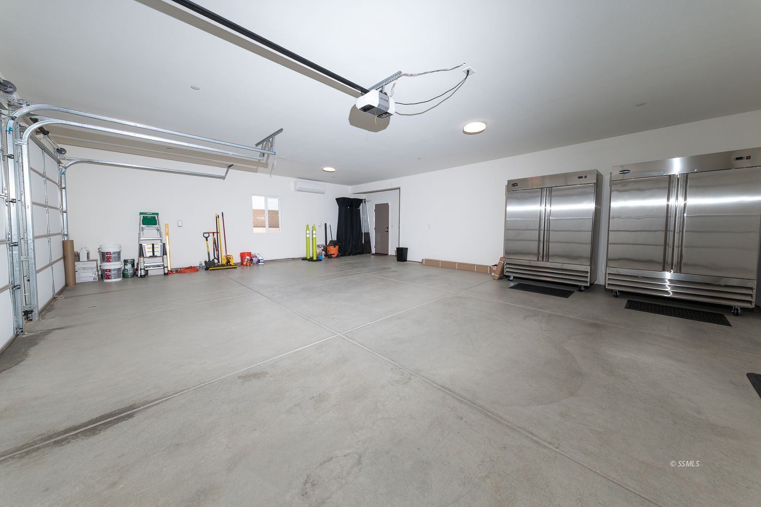 133 Rancho Del Cerro Ridgecrest, CA 93555 - Photo 19 of 50 a view of a room with gym equipment