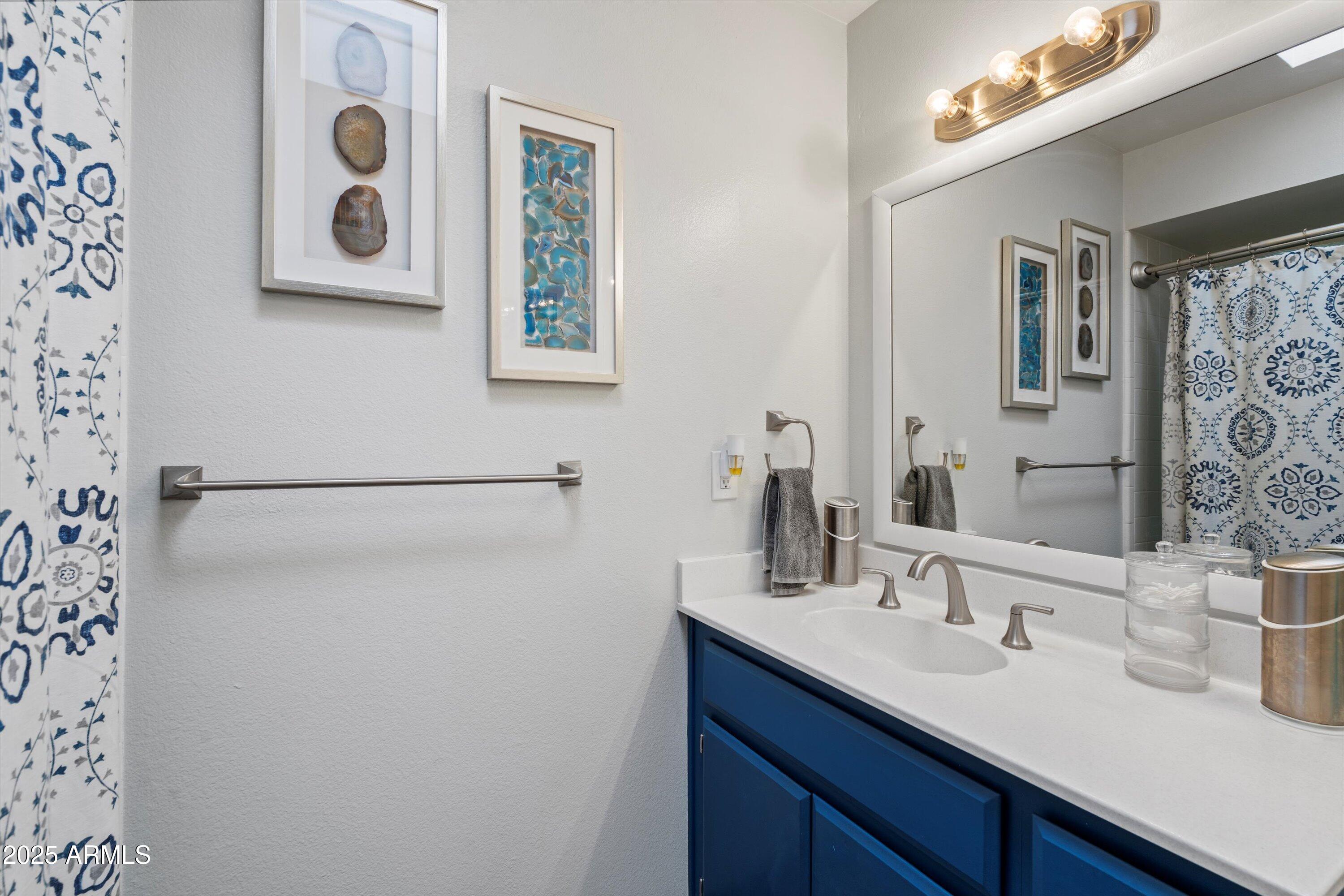 8653 South 51st Street, Unit 2 Phoenix, AZ 85044 - Photo 13 of 23 19-Primary Bathroom