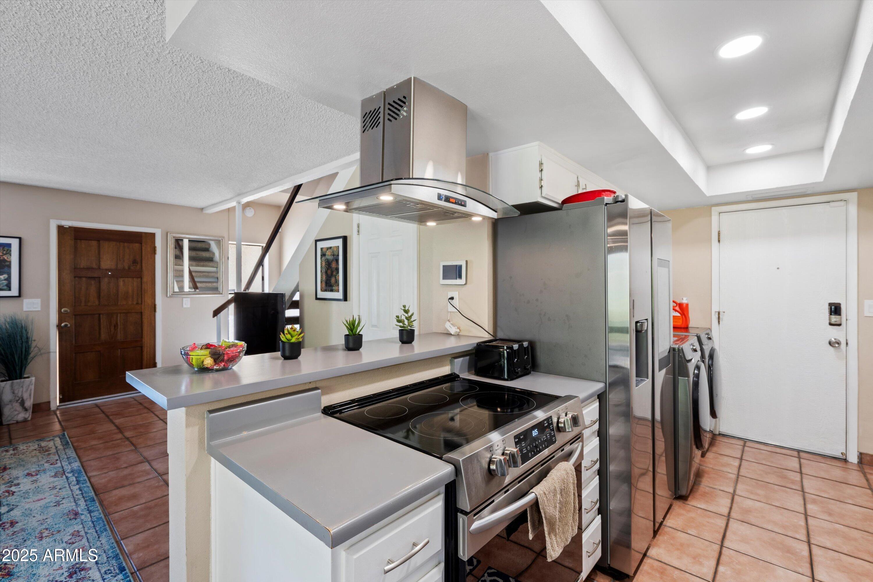 8653 South 51st Street, Unit 2 Phoenix, AZ 85044 - Photo 5 of 23 15-Kitchen
