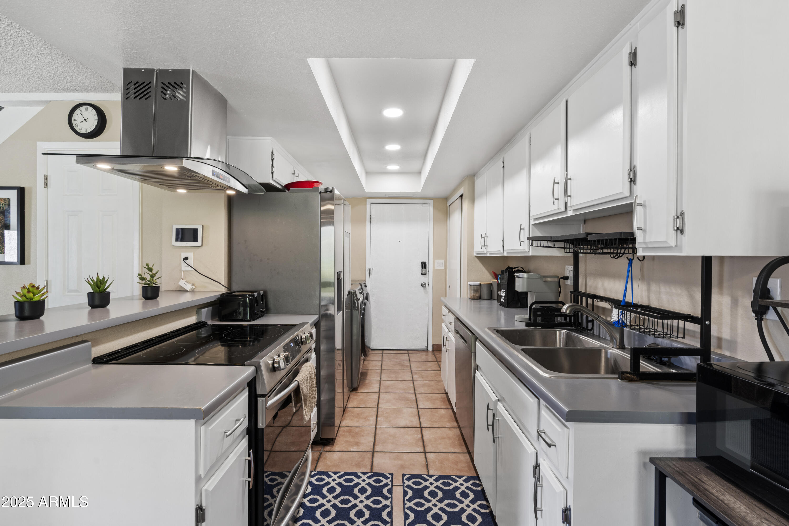 8653 South 51st Street, Unit 2 Phoenix, AZ 85044 - Photo 7 of 23 11-Kitchen