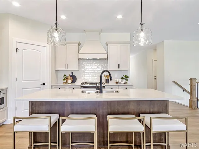 $659,000 | 3019 Mobile Drive, Glen Carbon, IL 62034