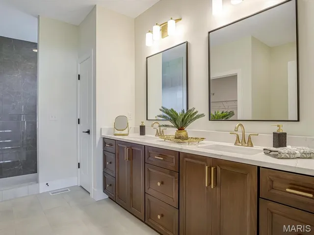 $659,000 | 3019 Mobile Drive, Glen Carbon, IL 62034