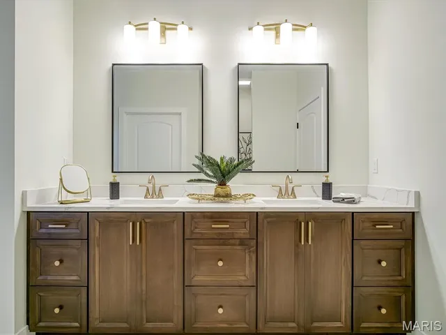 $659,000 | 3019 Mobile Drive, Glen Carbon, IL 62034