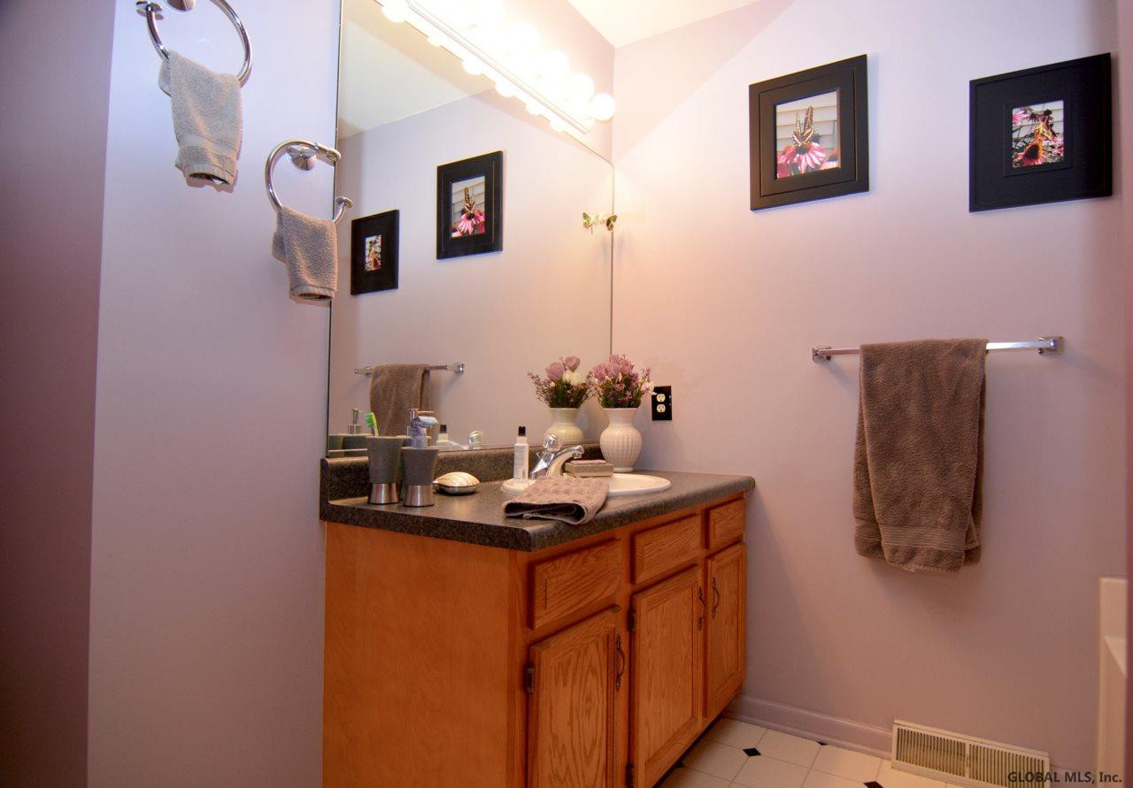 98 Harvard Road Colonie, NY 12189 - Photo 18 of 46 Photo 18