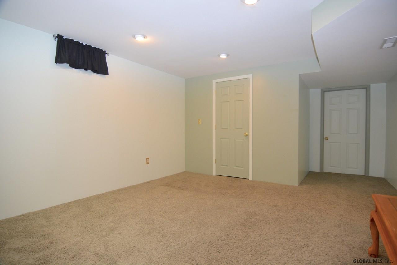 98 Harvard Road Colonie, NY 12189 - Photo 33 of 46 Photo 33