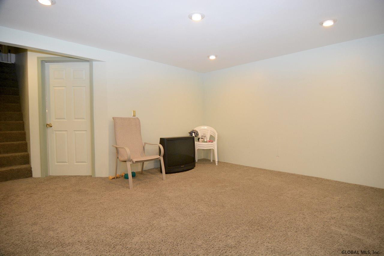 98 Harvard Road Colonie, NY 12189 - Photo 35 of 46 Photo 35