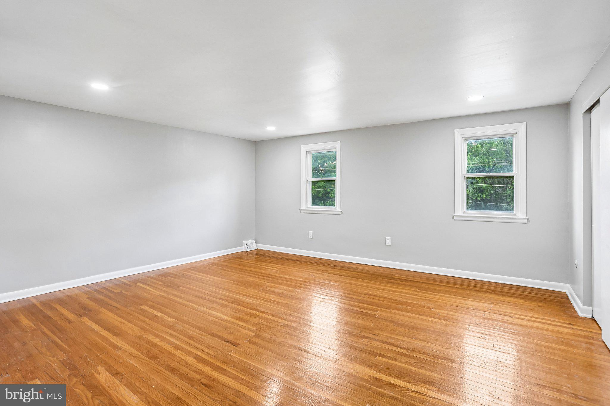 4008 Powell Road Brookhaven, PA 19015 - Photo 19 of 34 Bright and airy open space awaits.