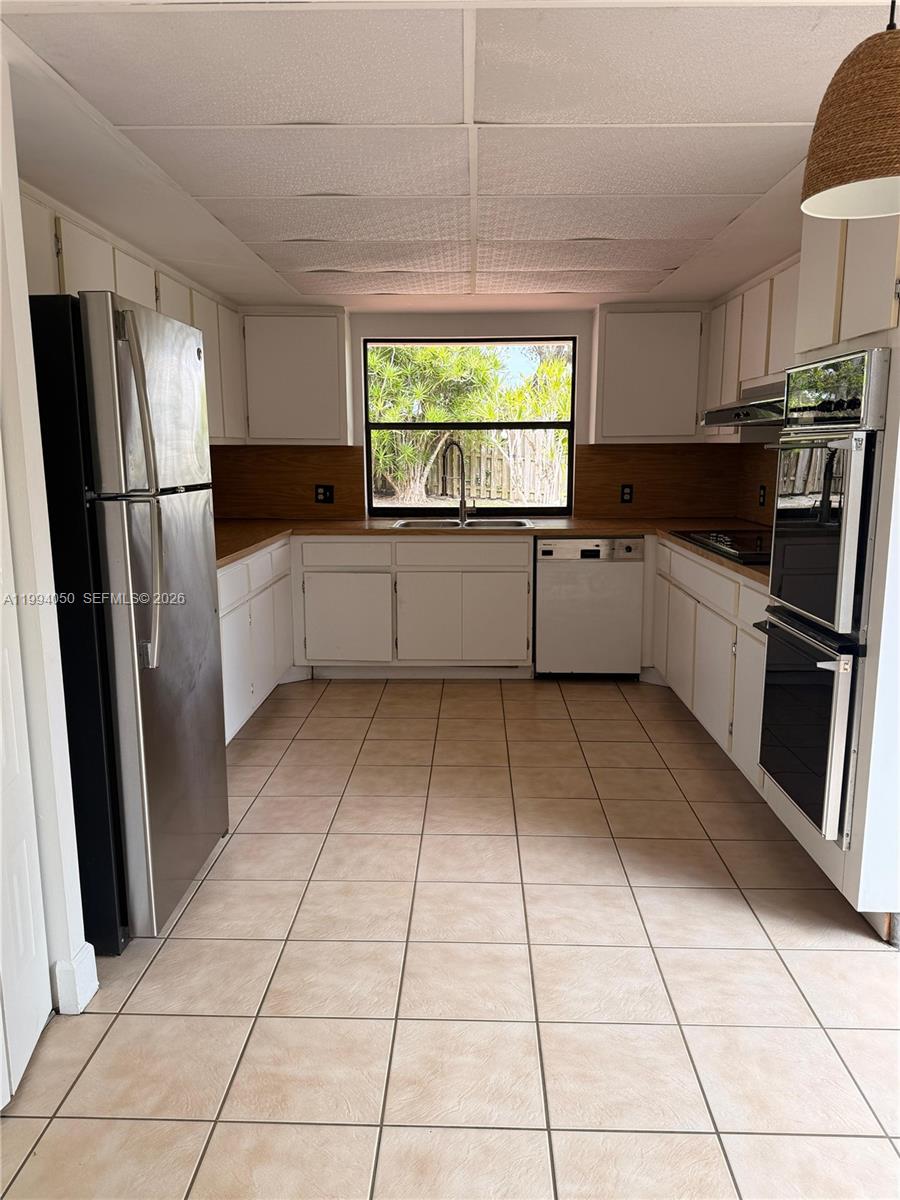 14729 Southwest 53rd Terrace Miami, FL 33185 - Photo 20 of 39