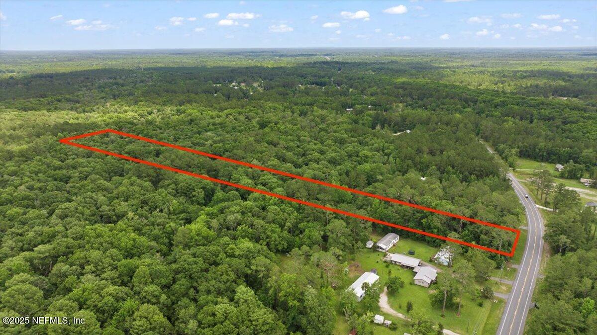 451064 Old Dixie Highway Callahan, FL 32011 - Photo 3 of 7 a view of an outdoor space and a yard