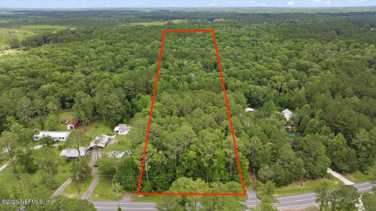 451064 Old Dixie Highway Callahan, FL 32011 - Photo 4 of 7 a view of a yard with an outdoor space