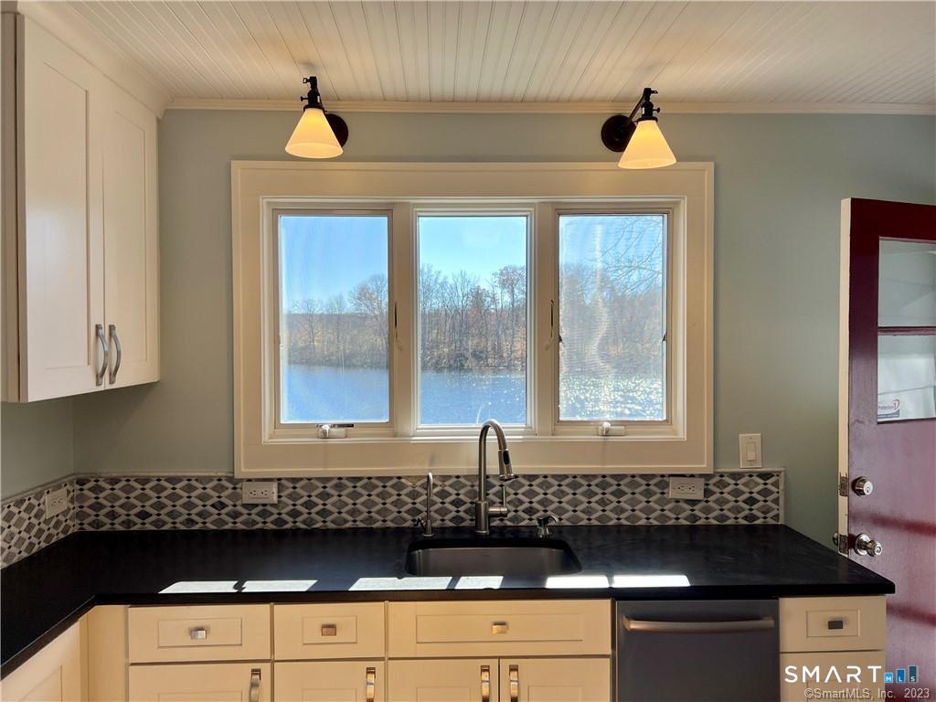 75 Portland Avenue, Unit 77 Redding, CT 06896 - Photo 14 of 23 Kitchen
