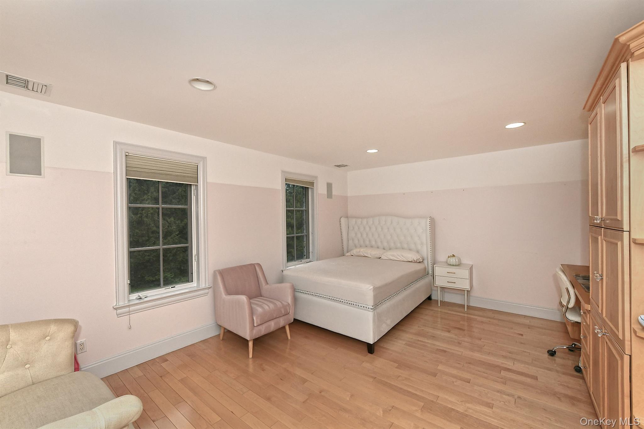 14 Norgate Road Glen Head, NY 11545 - Photo 30 of 44 a spacious bedroom with a bed and a couch