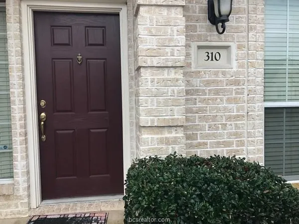 $1,595 | 310 Fraternity Row, College Station, TX 77845