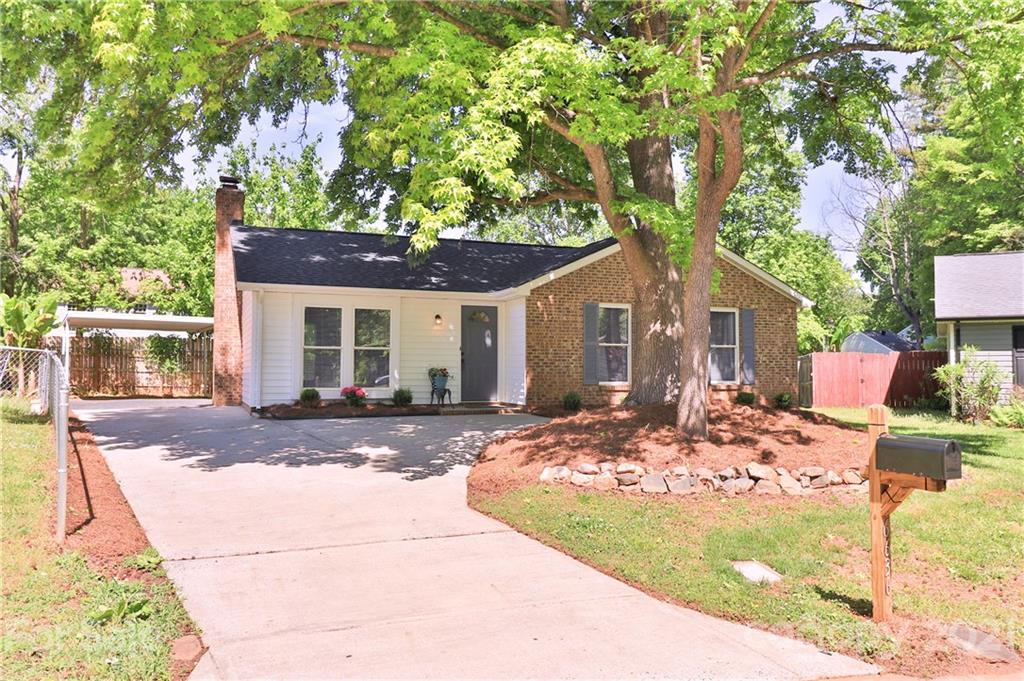 6636 Piney Path Road Charlotte, NC 28212 - Photo 2 of 24 a front view of a house with a tree