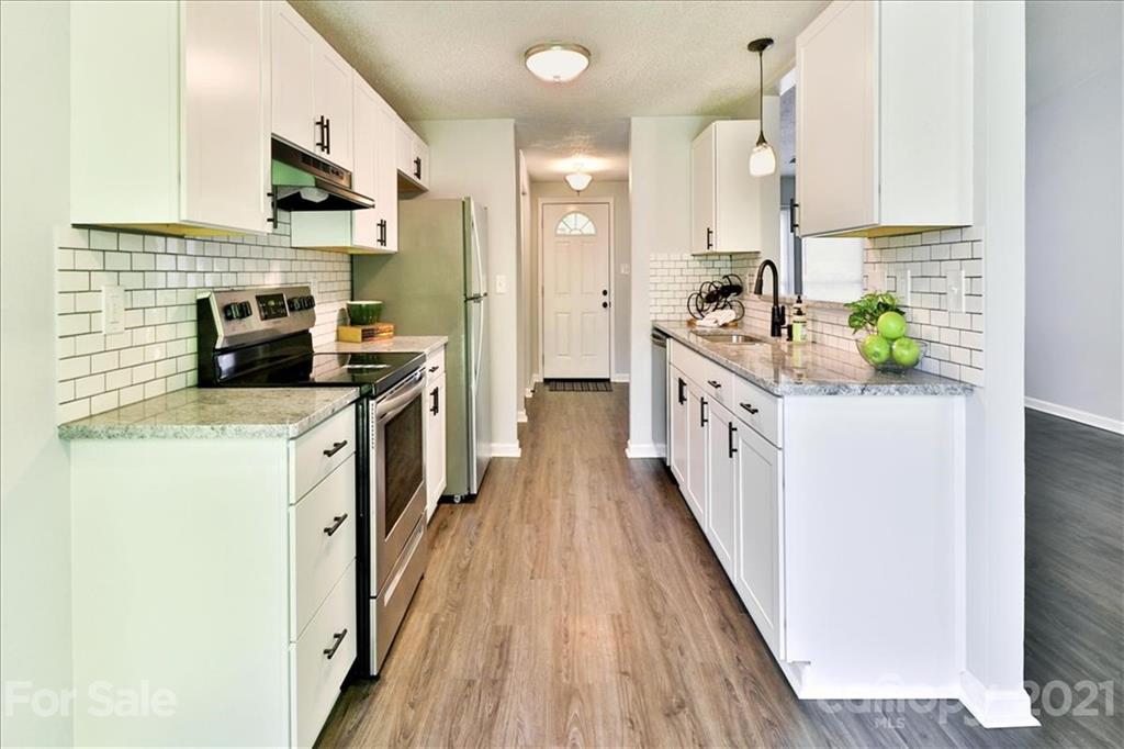 6636 Piney Path Road Charlotte, NC 28212 - Photo 11 of 24 a kitchen with a sink stove and refrigerator