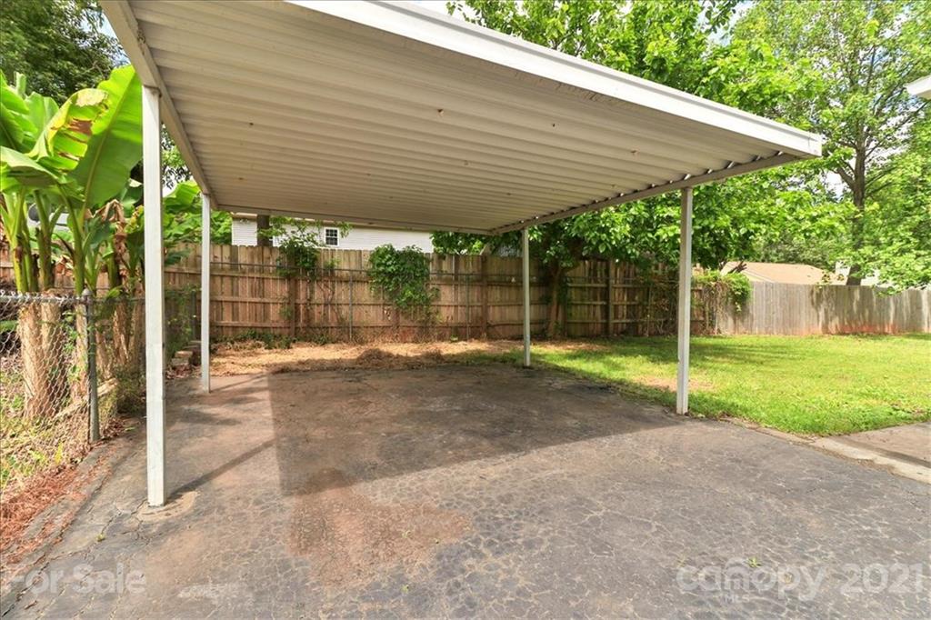 6636 Piney Path Road Charlotte, NC 28212 - Photo 24 of 24 a backyard of a house with table and chairs
