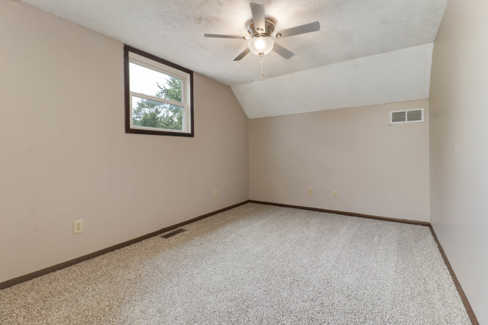 1528 North Hershey Road Bloomington, IL 61704 - Photo 20 of 34