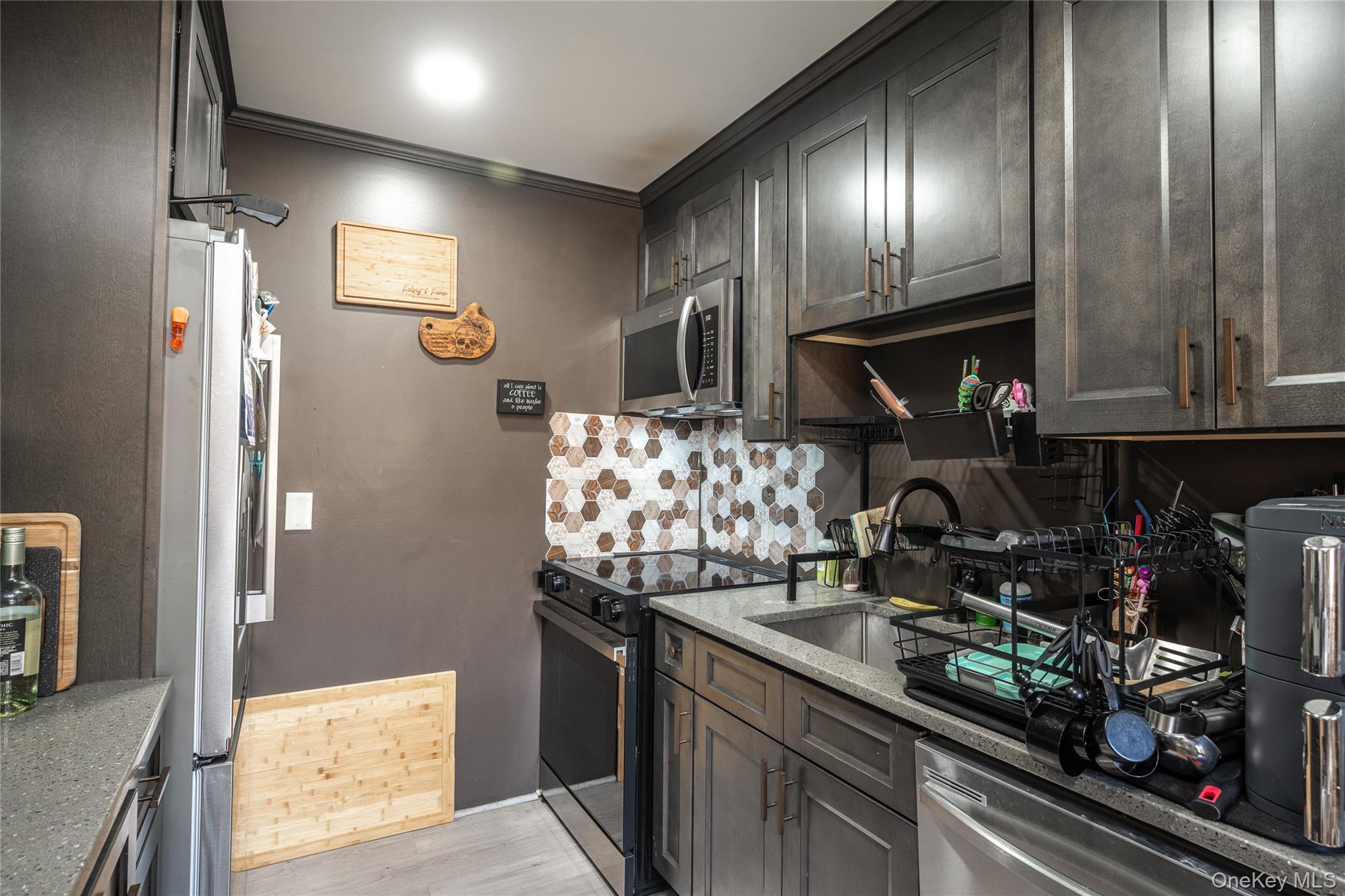 36 Edgewood Road Cortlandt Manor, NY 10567 - Photo 9 of 22 Well-appointed kitchen offering ample cabinet space and stylish finishes.