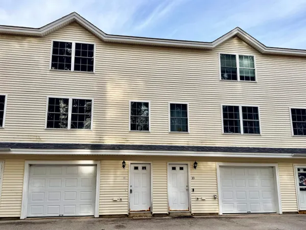 $350,000 | 138 Exeter Road, Unit 11, Epping, NH 03042