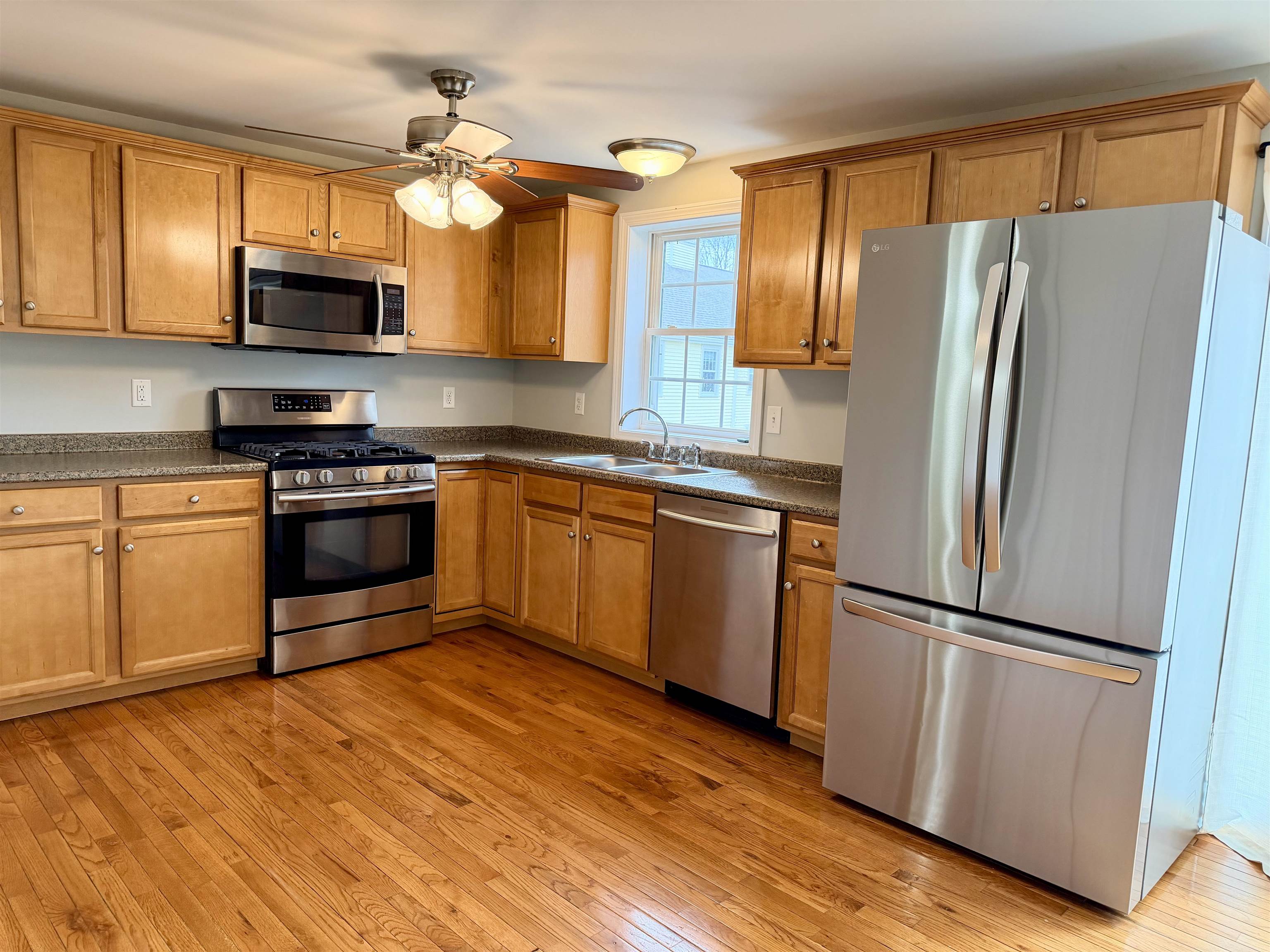 138 Exeter Road, Unit 11 Epping, NH 03042 - Photo 2 of 17