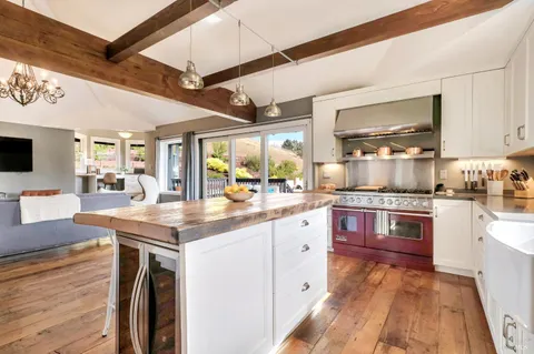 $1,395,000 | 1000 East Sunnyslope Road, Petaluma, CA 94952
