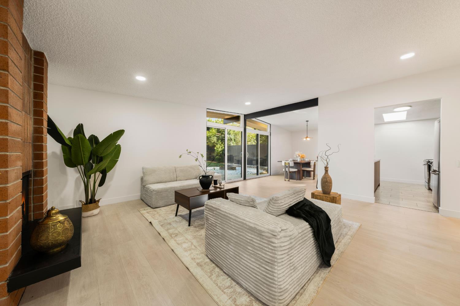 4532 Foster Way Carmichael, CA 95608 - Photo 11 of 50 Gallery Image 11